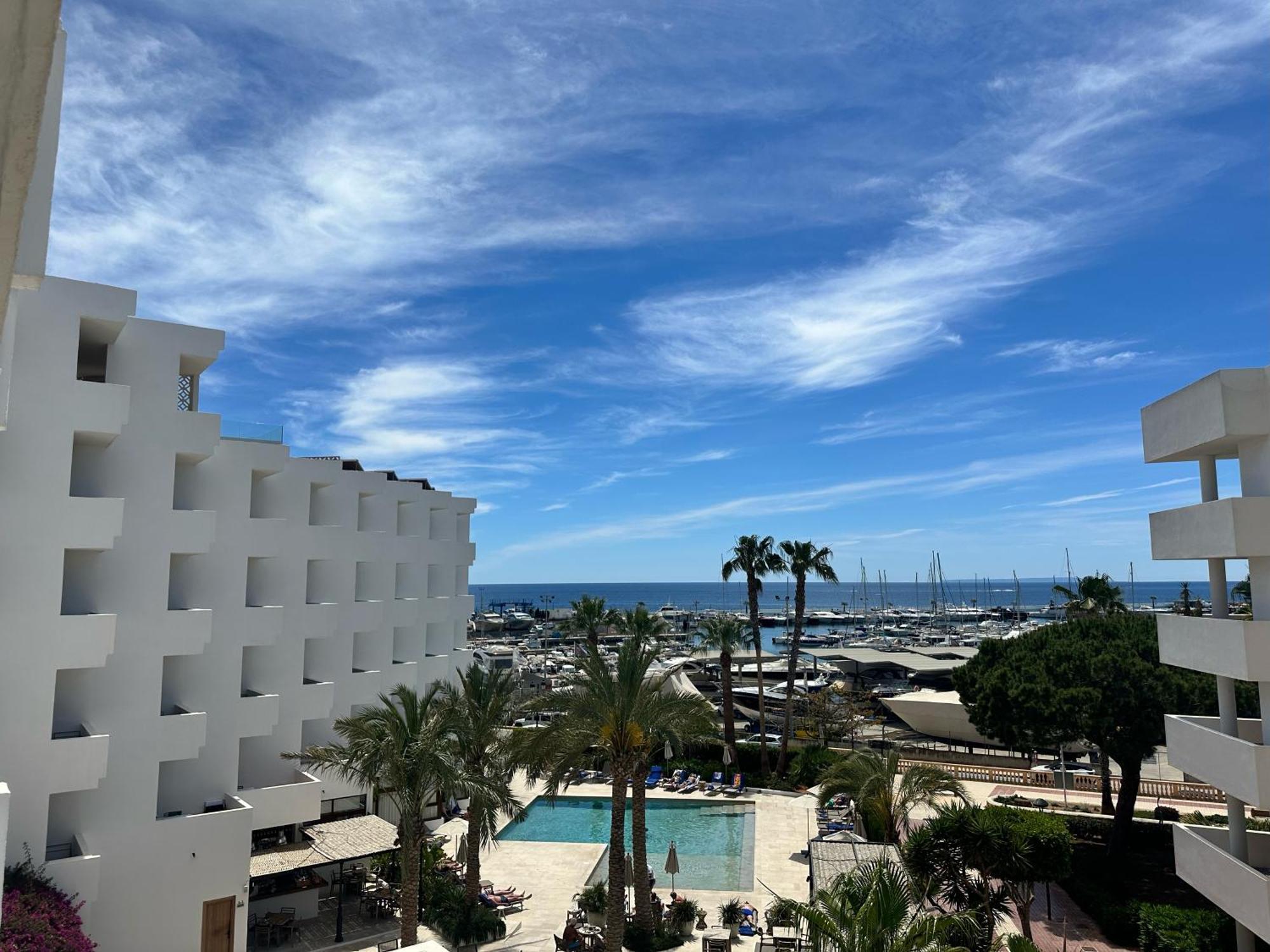 Hotel Tres Torres Santa Eularia des Riu Dış mekan fotoğraf
