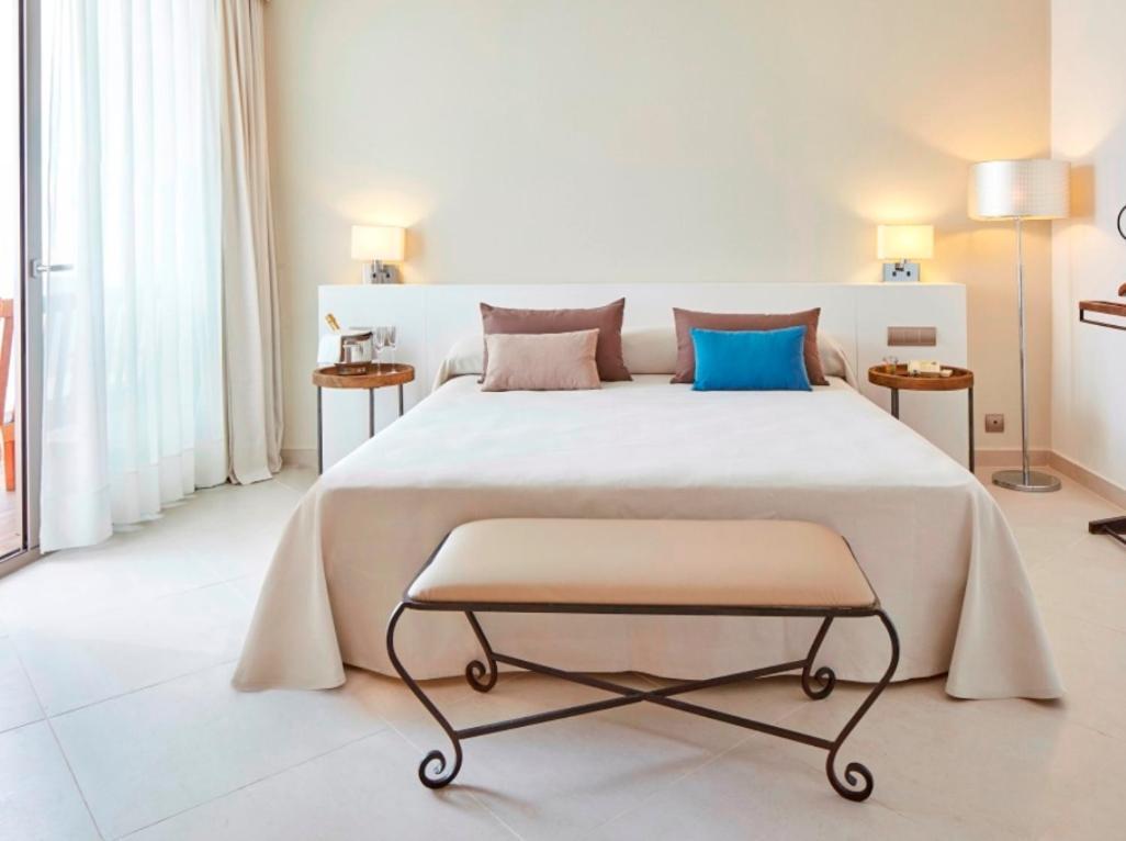 Hotel Tres Torres Santa Eularia des Riu Oda fotoğraf