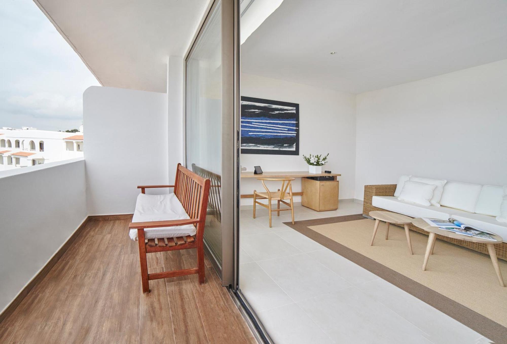 Hotel Tres Torres Santa Eularia des Riu Oda fotoğraf
