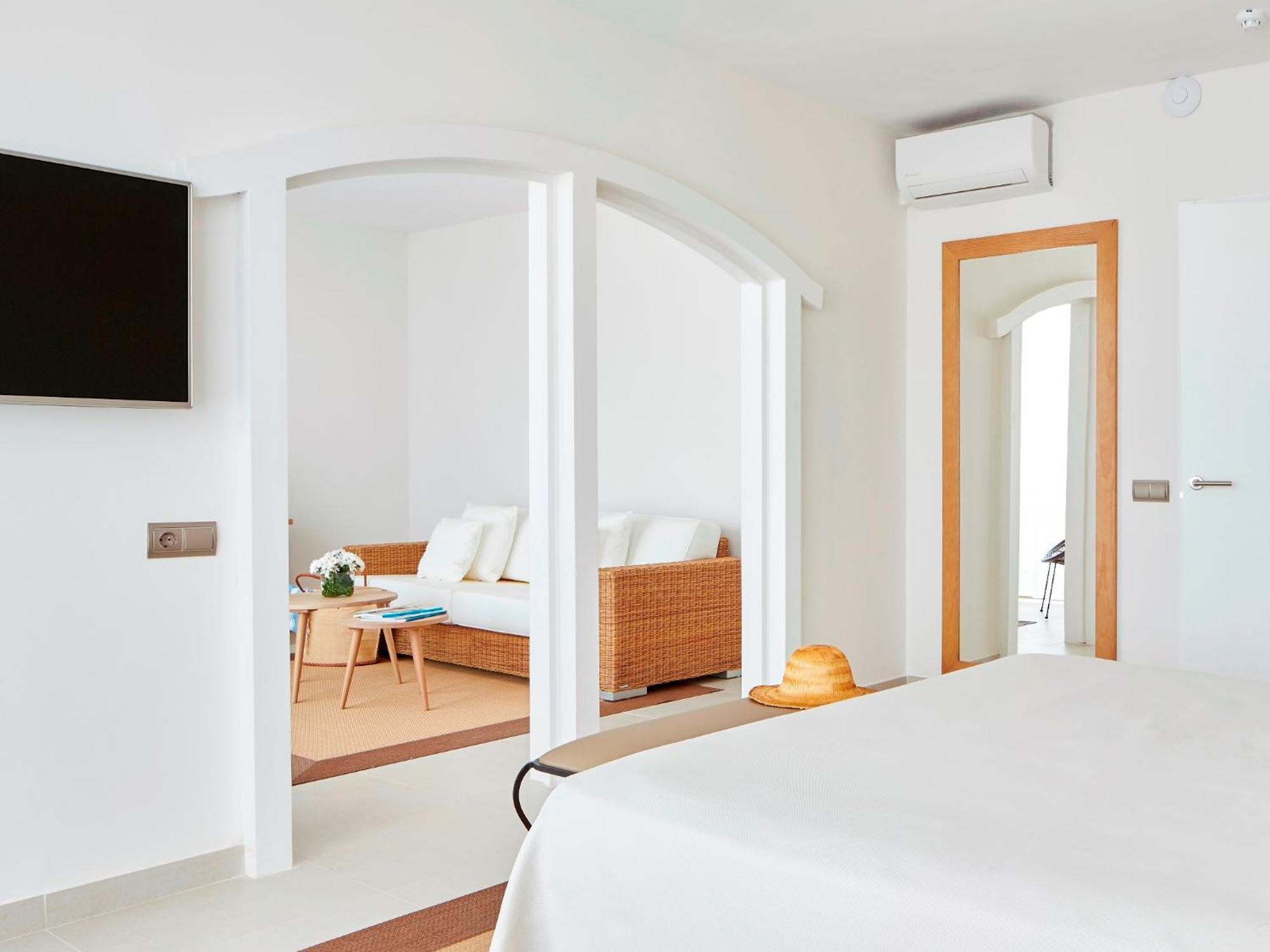 Hotel Tres Torres Santa Eularia des Riu Oda fotoğraf