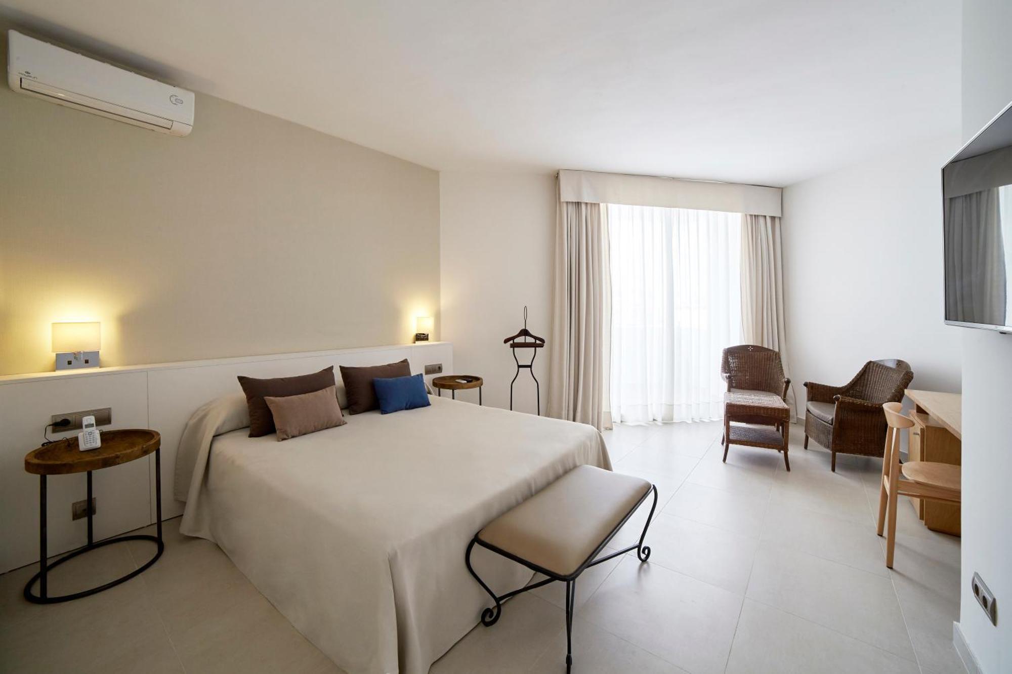 Hotel Tres Torres Santa Eularia des Riu Oda fotoğraf
