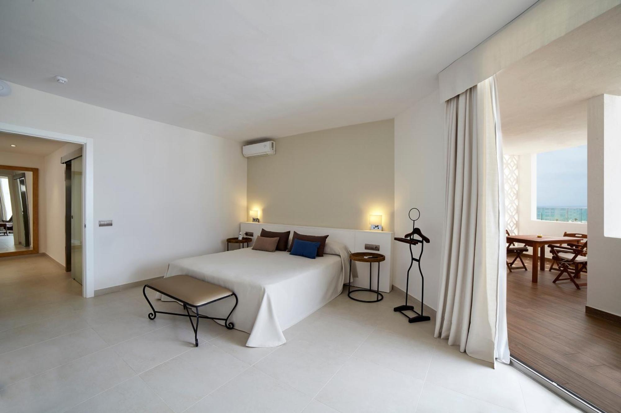 Hotel Tres Torres Santa Eularia des Riu Oda fotoğraf
