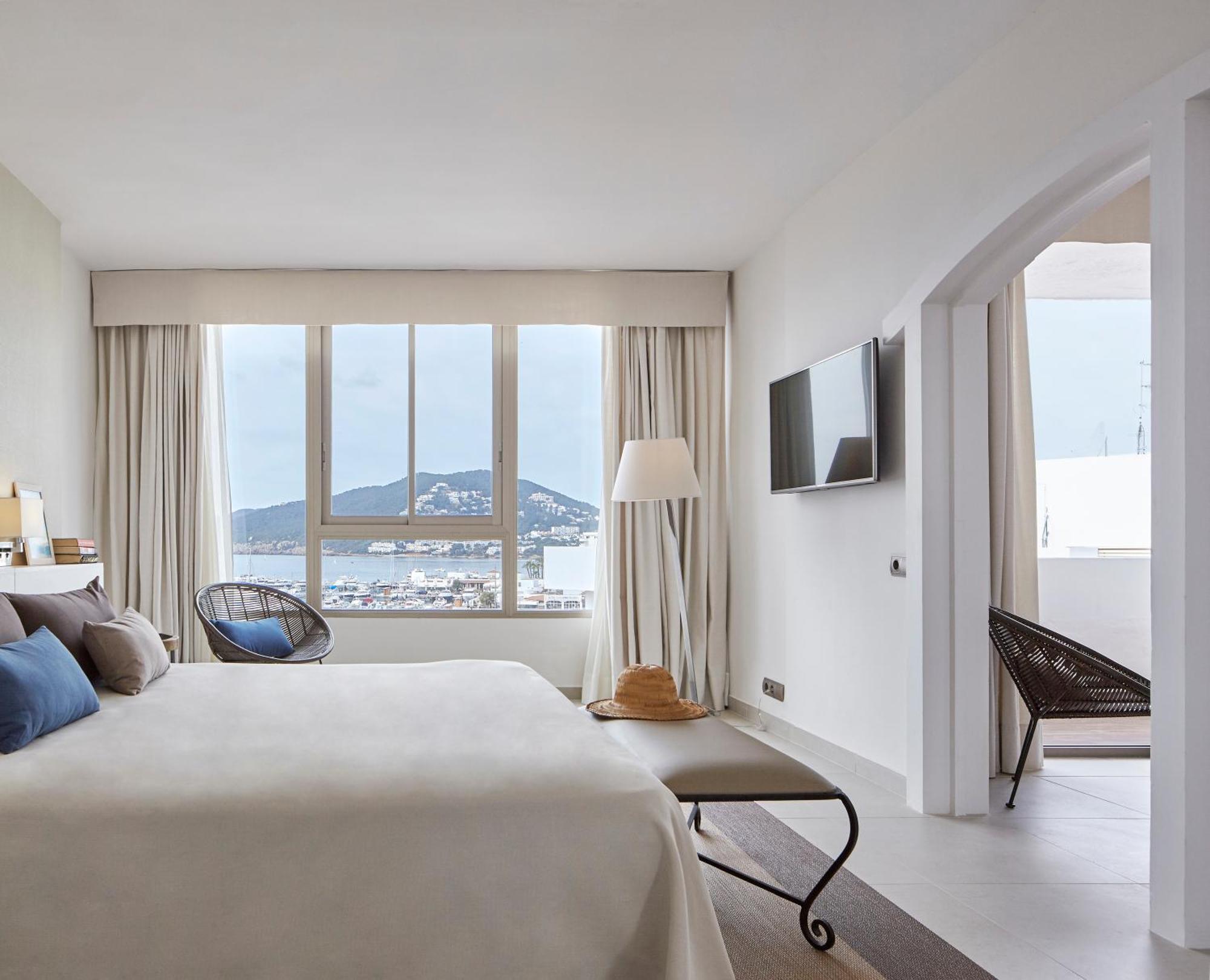 Hotel Tres Torres Santa Eularia des Riu Oda fotoğraf